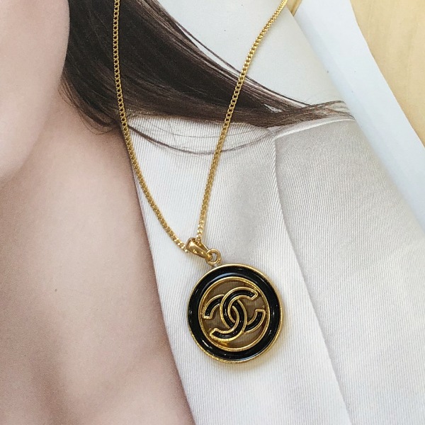 Chanel Vintage Button Reform Jewelry (N74)